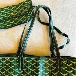 Green tote bag with card holder